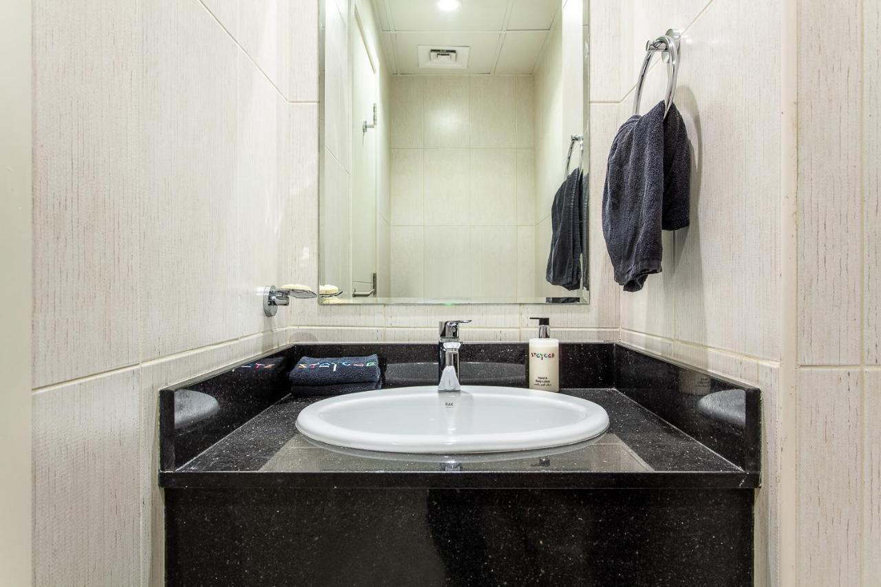 Staycae Holiday Homes - Tower 108 Ντουμπάι Εξωτερικό φωτογραφία
